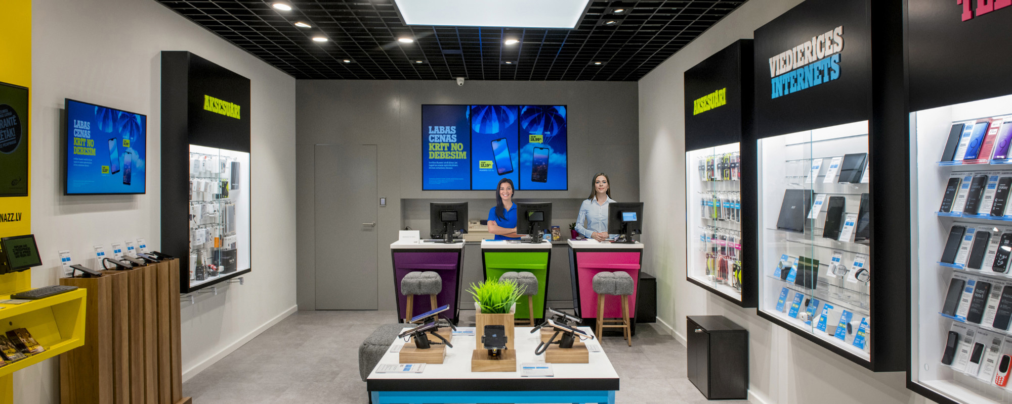 Tele2 centra pārdošanas speciālists t/c Maxima A. Deglava ielā