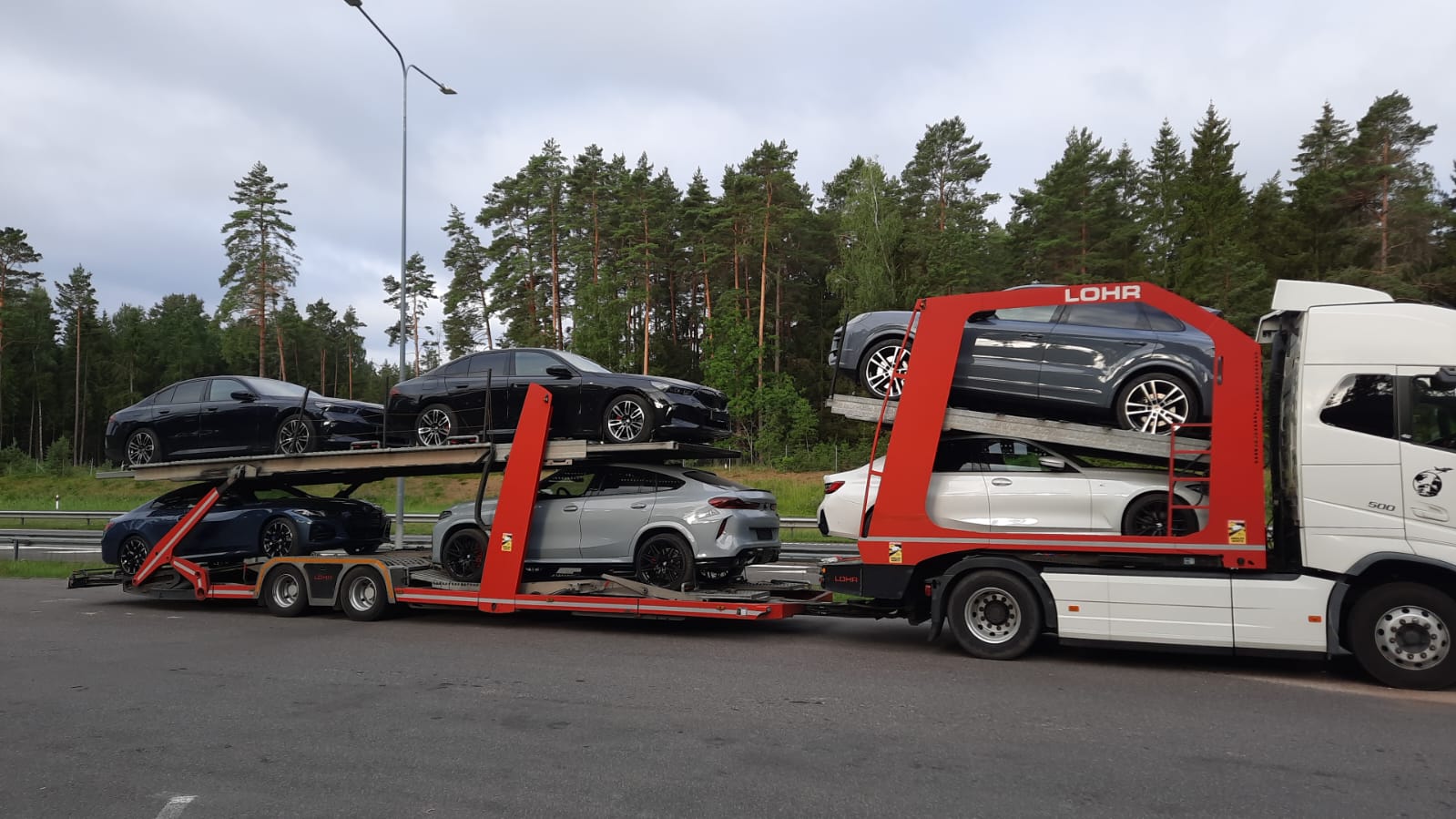 Transporta kompānija meklē autovadītājus darbam ar CE kategoriju autovedējam